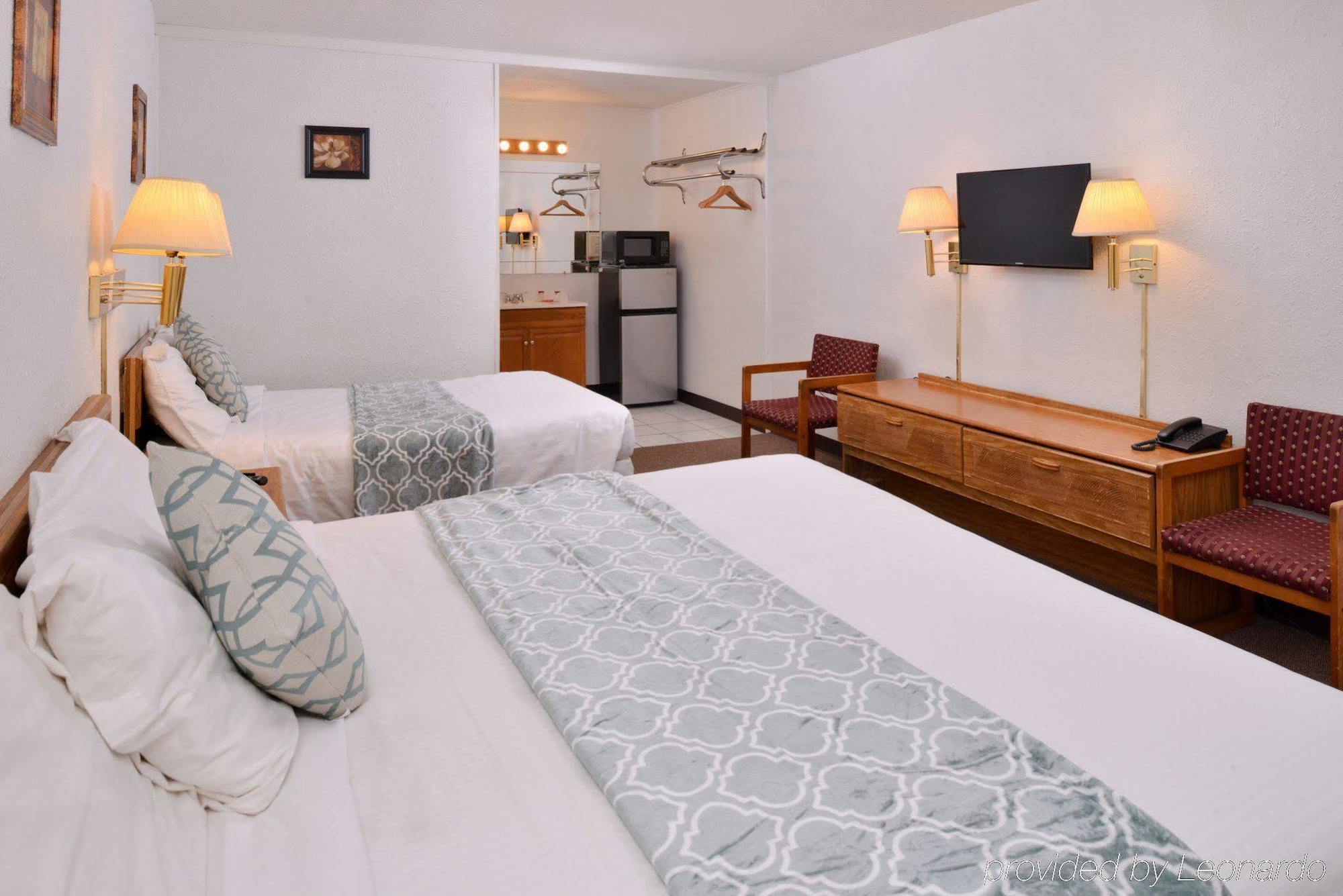 Red Carpet Inn Battleboro Esterno foto