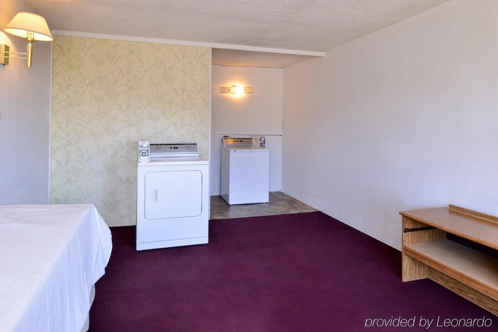 Red Carpet Inn Battleboro Esterno foto
