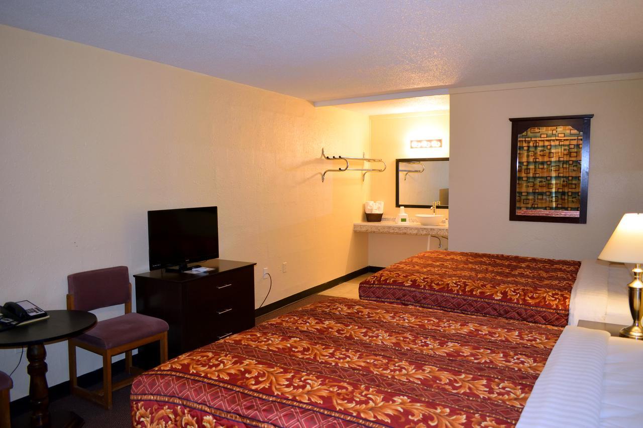 Red Carpet Inn Battleboro Esterno foto