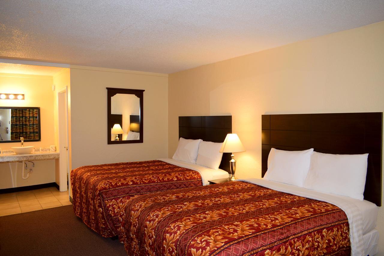 Red Carpet Inn Battleboro Esterno foto
