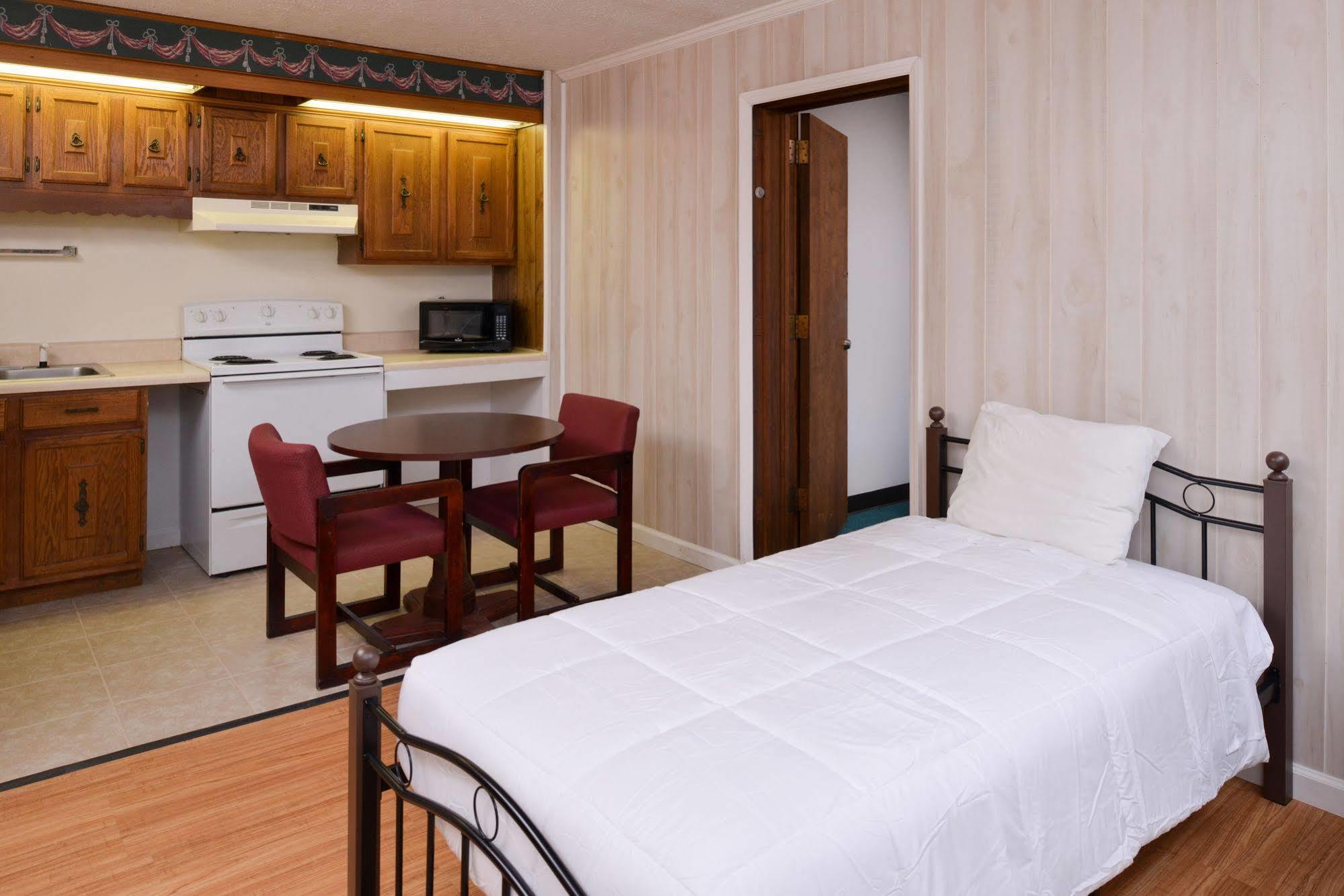 Red Carpet Inn Battleboro Esterno foto