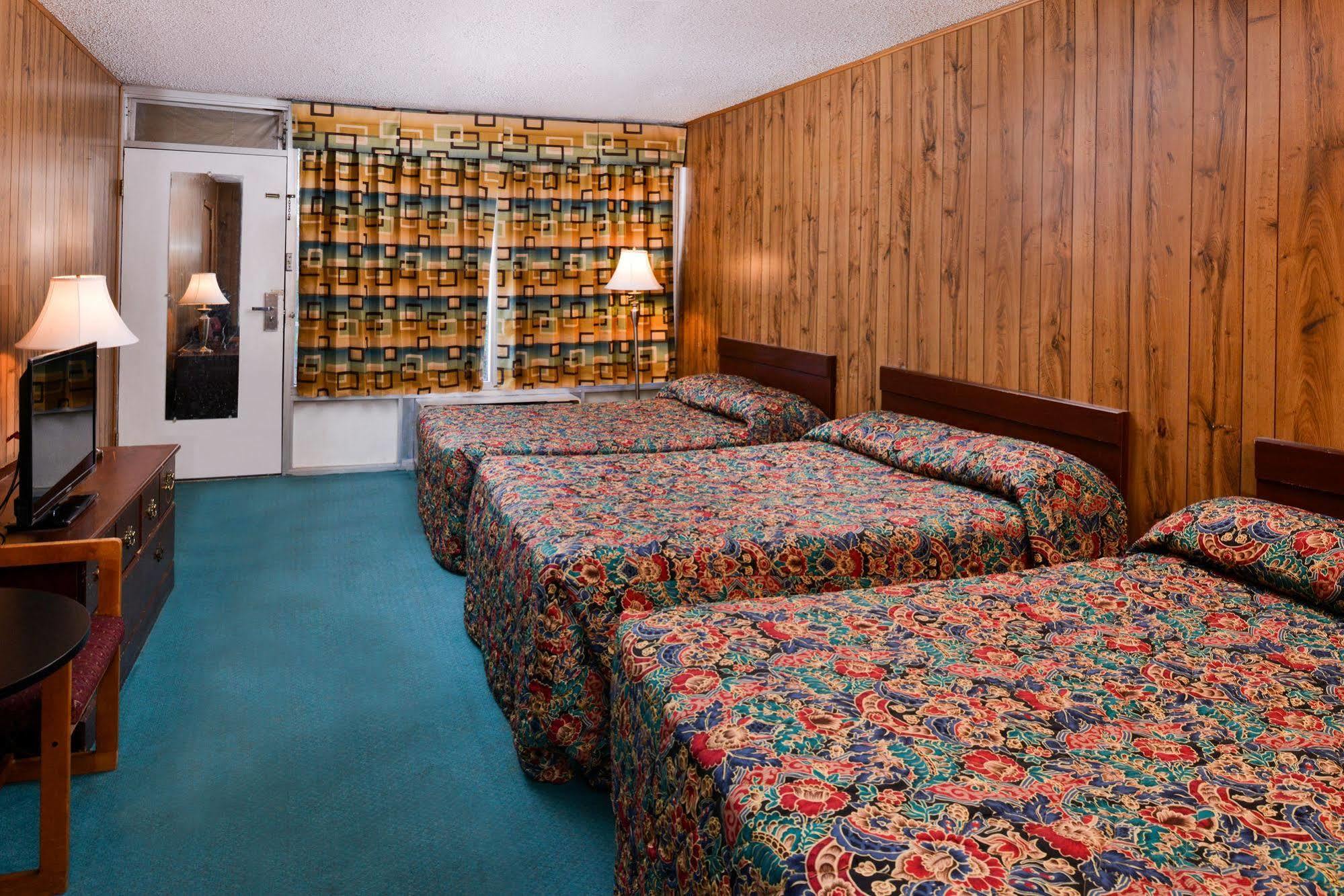 Red Carpet Inn Battleboro Esterno foto