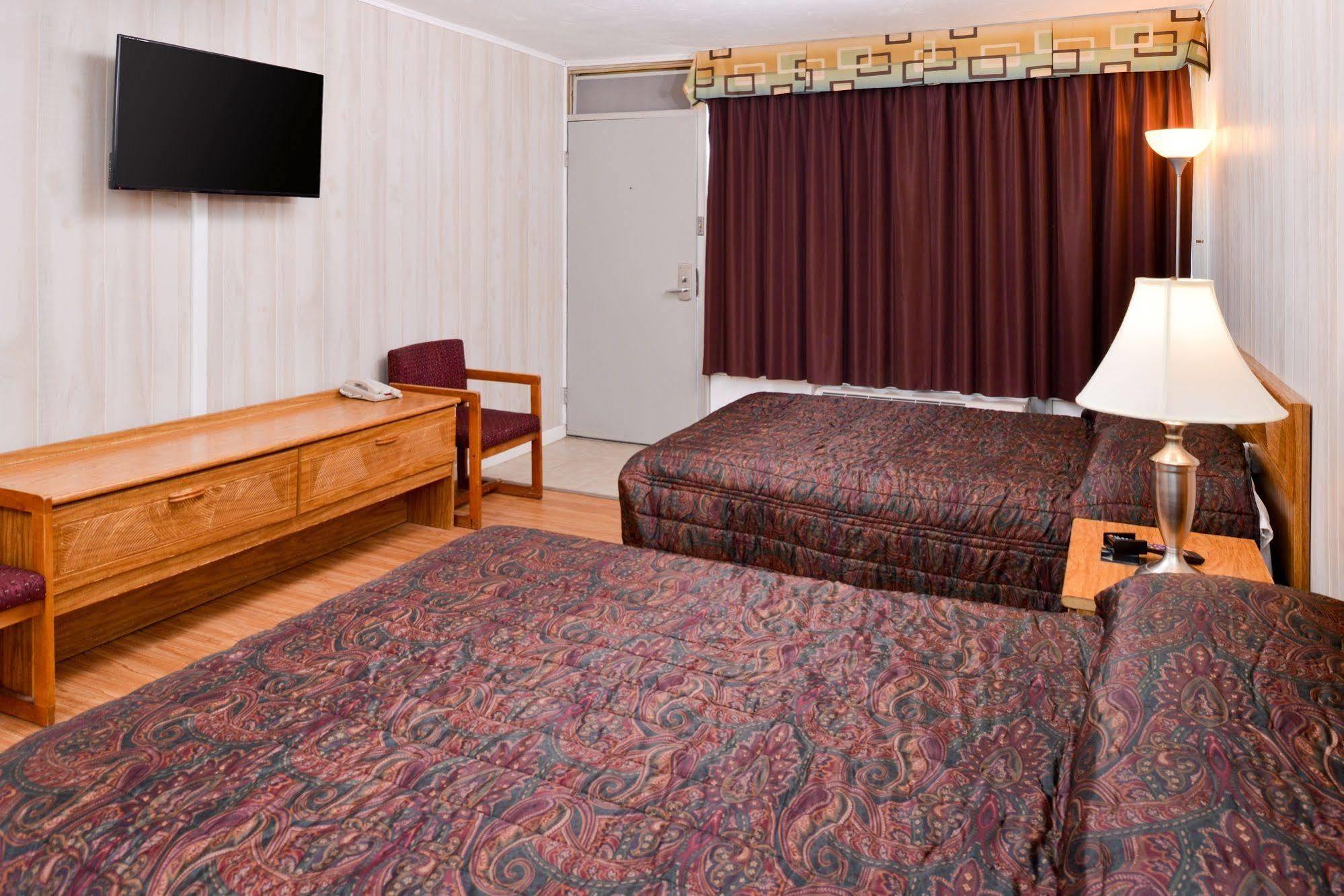 Red Carpet Inn Battleboro Esterno foto