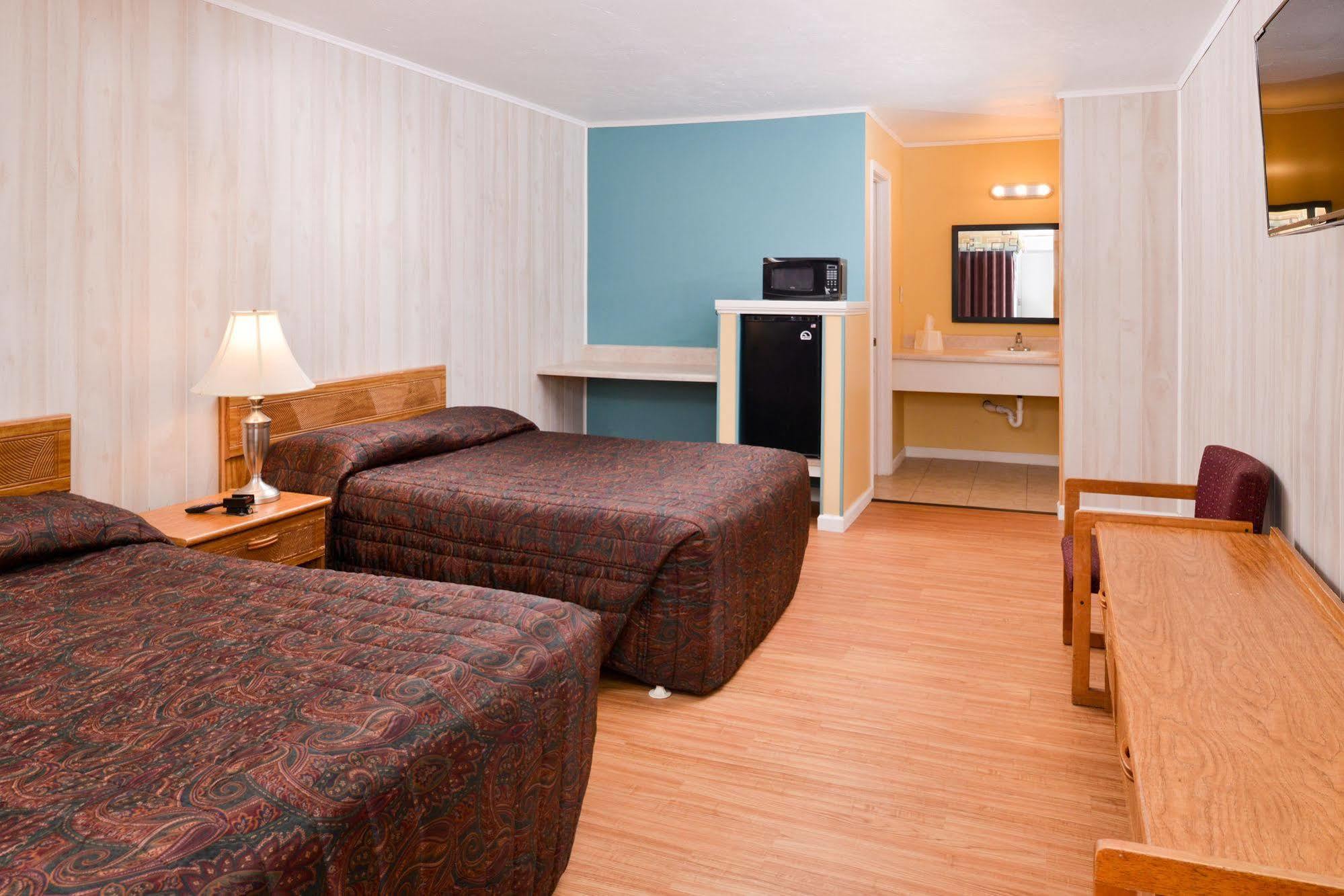 Red Carpet Inn Battleboro Esterno foto