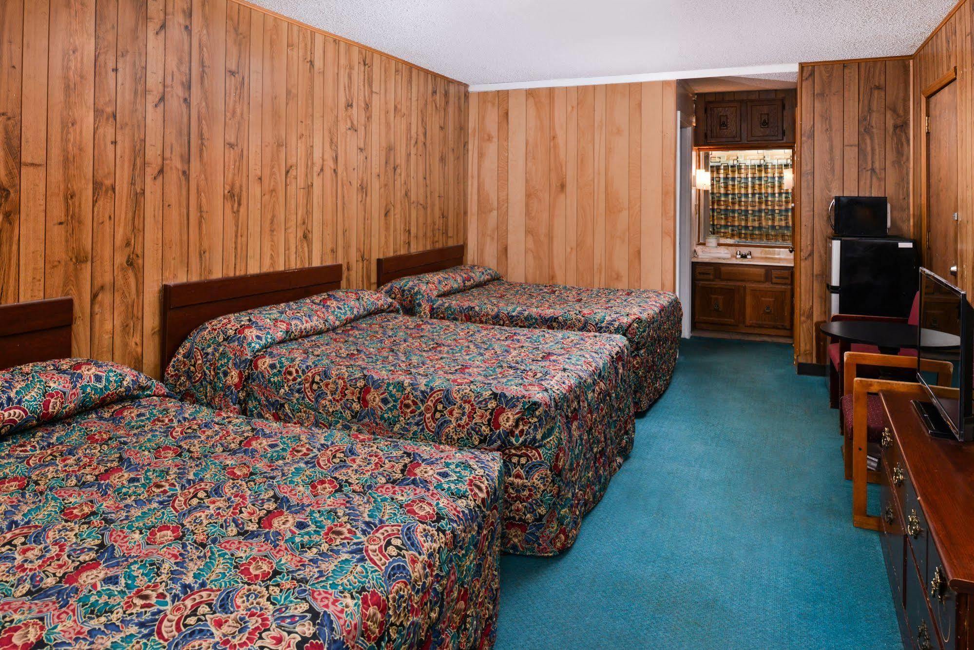 Red Carpet Inn Battleboro Esterno foto